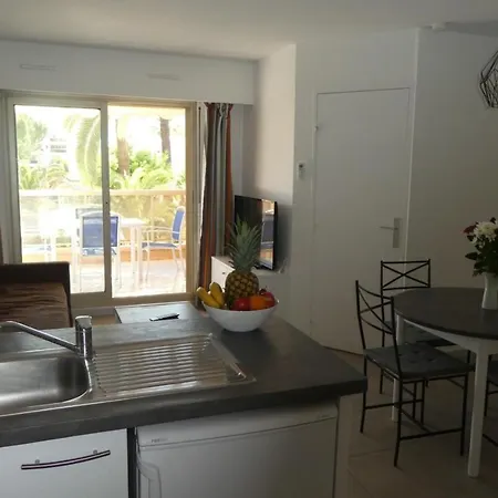 Appartement Beautiful T2 Du Golfe 1st With Parking Pool And Air Conditioning