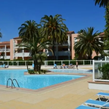 Beautiful T2 Du Golfe 1st With Parking Pool And Air Conditioning *