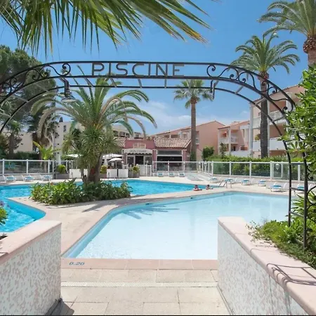 Beautiful T2 Du Golfe 1st With Parking Pool And Air Conditioning Appartement