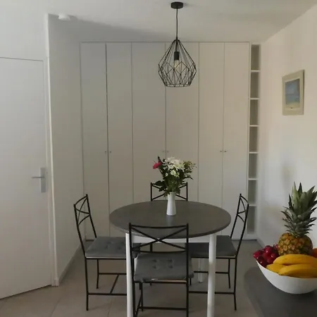 Beautiful T2 Du Golfe 1st With Parking Pool And Air Conditioning Appartement